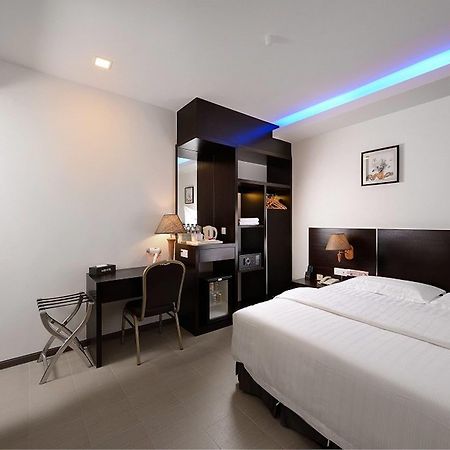 E-Red Hotel Bandar Perda Bukit Mertajam Buitenkant foto