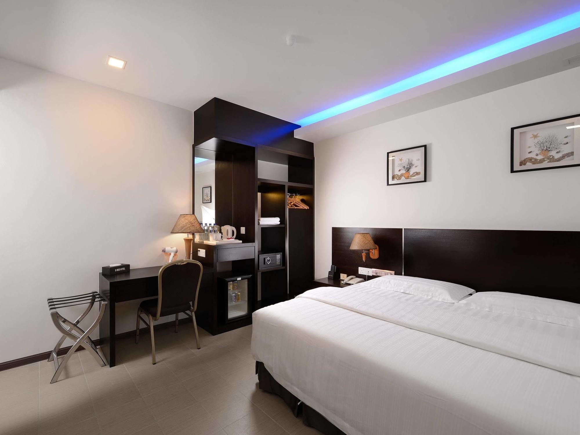 E-Red Hotel Bandar Perda Bukit Mertajam Buitenkant foto